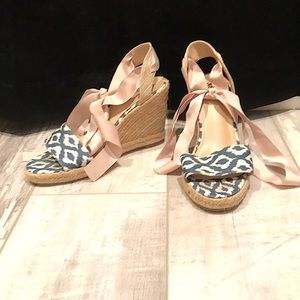 Tan/Blue wedges